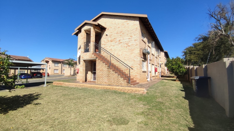 2 Bedroom Property for Sale in Waterval East North West